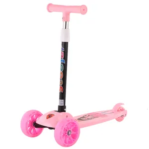 El scooter para niños tres en uno de alta calidad es giratorio con un pedal, bicicleta de equilibrio para bebés, coches, triciclo para pies