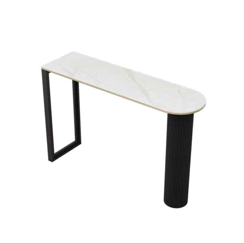 Pierre de montagne de neige à pied noir