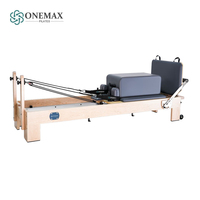 Machine de Pilates Reformer ONEMAX, structure en bois massif avec ressorts réglables, barre pour les pieds, pour usage domestique ou en studio.