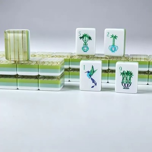 Ensemble de mahjong américain sur mesure en bois grainé, comprenant un jeu de 160 tuiles de mahjong américaines et un tapis de mahjong. - Product Image 1