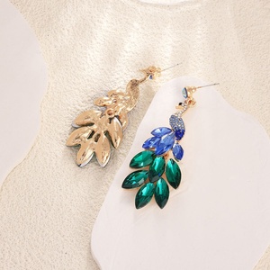 Boucles d'oreilles pendantes de luxe haut de gamme pour femme, tendance, ethniques, en forme d'animal, ornées de strass en cristal, plaqué or sur cuivre, pour anniversaire - Product Image 6