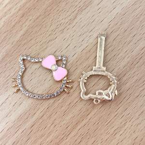 Cartoon Kawaii Kt Katzenkopf Rosa Schleife Metall-Anhänger Handyhüllen-Dekorationen Kätzchen DIY Schmuckzubehör Großhandel - Product Image 2