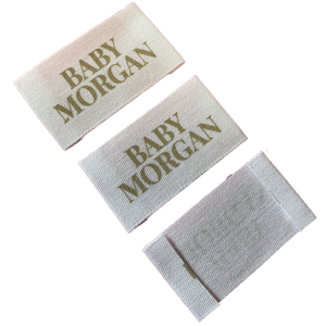 Étiquettes de vêtements imprimées en satin de qualité supérieure / Marquage distinctif Texture douce Polyester écologique Recyclé Impression sérigraphique - Product Image 1