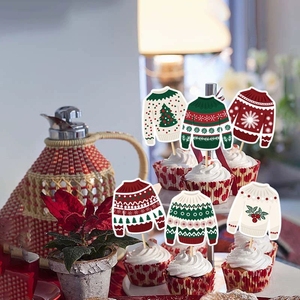 Décorations de cupcakes sur le thème des pulls de Noël moches, avec des arbres festifs, des flocons de neige et des motifs Joyeux Noël pour les fournitures de fête - Product Image 3