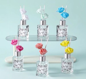 Difusor de caña de aroma sin llama de 30ml de venta directa del fabricante con decoración de flores falsas para refrescar el aire en interiores. - Product Image 4