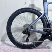 Vélo de route en carbone SHIMANO 105 Di2 12 vitesses avec groupe électronique, cadre léger T800, freins à disque hydrauliques, directement de l'usine, OEM