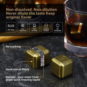 Whisky Smoker Kit für Freunde Ehemann Papa Old Fashioned Cocktail Kit mit 4 Geschmacks richtungen Wood Chips Cocktail Smoker Kit mit 2 Fackeln - Product Image 3