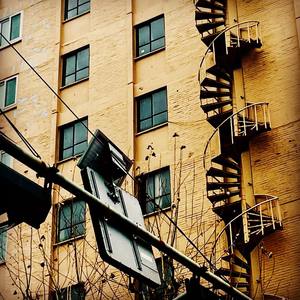 Échelle à marches en acier industrielle moderne avec fonctions télescopiques et pliables Utilisation en extérieur - Product Image 5