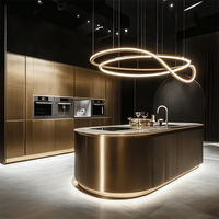 Meubles de cuisine modernes de luxe avec armoires de rangement en bois, éclairage personnalisé, ensemble complet pour cuisine avec îlot