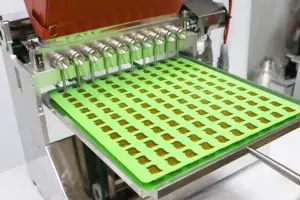 LOM Automatic Mini Gummy Bear Candy Making Machine Small Fill Chocolate Bar Pectin Gummy Machine