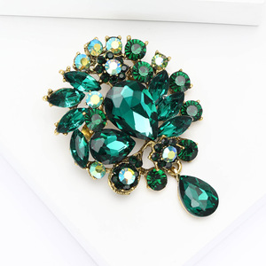 Atacado de Fábrica: Broche Criativo de Liga com Strass, Estilo Europeu Americano, Requintado e Versátil para Vestuário - Product Image 3