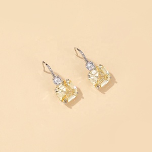 Conjunto de Joyería Vintage de Latón con Diseño Geométrico en Rodio, Collar y Aretes con la Frase 'Te Amo' en 100 Idiomas para Mujer - Product Image 4
