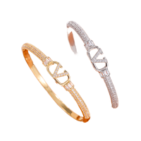 Pulseras de Cobre con Letras de Circonio Chapadas en Oro, Elegantes y Versátiles, Joyería para Damas, Venta al Por Mayor