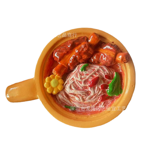 Yijia จำลองอาหารสไตล์ฮ่องกงรวมถึงหม้อปู, บะหมี่ดินเหนียว, ไข่ทอด, หมูตุ๋น, แม่เหล็กเรซิน, วันศุกร์ - Product Image 5
