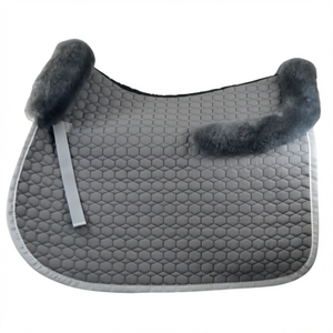 Tapis de selle demi-taille en peau de mouton mérinos australien pour l'équitation – Réduit la friction pour l'entraînement et la compétition - Product Image 1