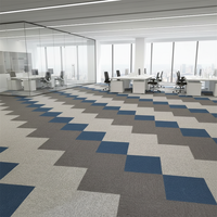 Dalles de moquette carrées ignifuges et antidérapantes en PP pour bureaux et bâtiments, fournies par le fabricant, en vente en gros