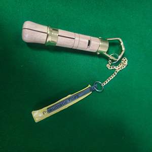 Outil de réparation pour pointe de queue de billard en bois, pour l'entretien des queues de snooker, taille standard, construction en bois et caoutchouc durable - Product Image 1