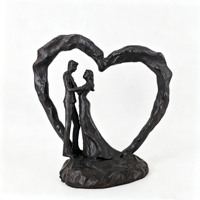 Statue moderne en fonte de couple romantique sur la plage, figurine d'amoureux en bord de mer, sculpture d'art métallique, décoration de table de salon