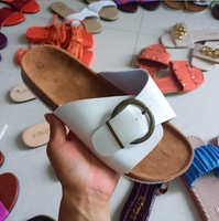 Sandales plates populaires pour femmes, tongs tendance en solde, pantoufles de marche décontractées, styles variés expédiés aléatoirement
