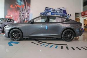 Changan UNI-V <span class=keywords><strong>2022</strong></span> Edición Prestige 1.5T, Sedán Deportivo de Gasolina, Automático de <span class=keywords><strong>7</strong></span> Velocidades, 16000 km, Kilometraje Ultrabajo, Volante a la Izquierda, Usado - Product Image 3