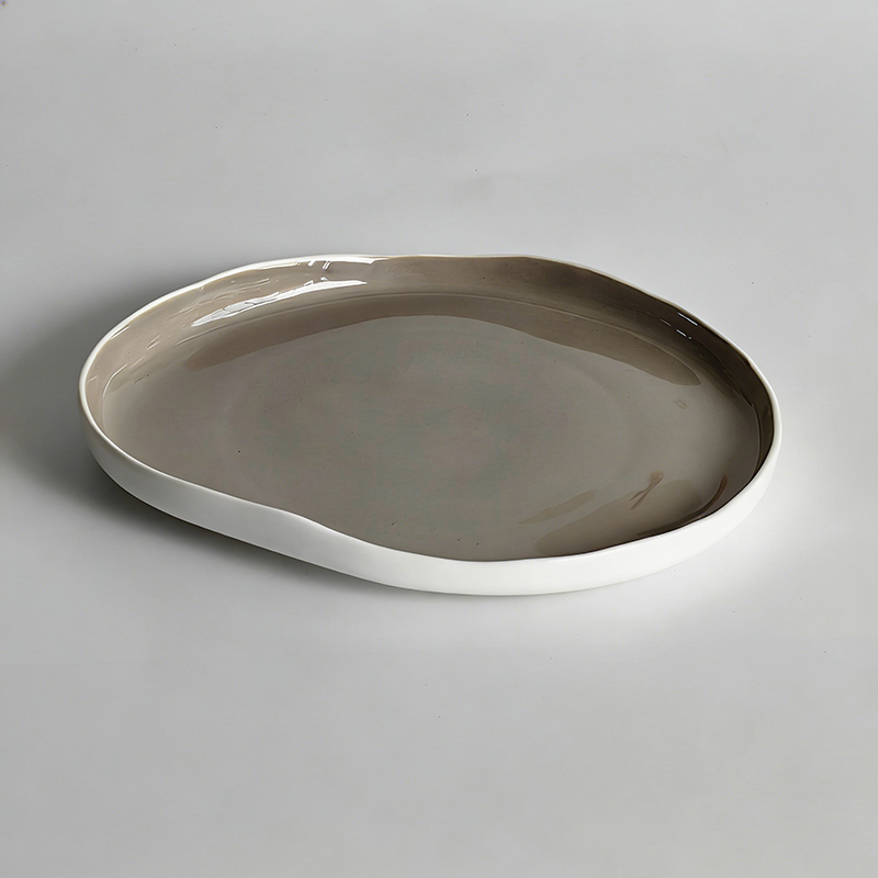 Assiette Stone 8 pouces - intérieur gris, extérieur blanc