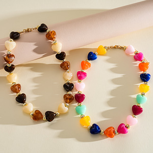 Retro acryl ketting met vlekkerige liefdesstiksels, modieuze en schattige sleutelbeenketting, niche-queue ketting - Product Image 4