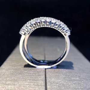 Bague de luxe pavée de pierres rondes pour hommes et femmes, bijou élégant pour les affaires - Product Image 4