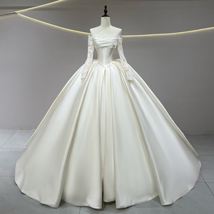 JFH62 Vestido de Novia Moderno Minimalista de Satén con Cuello Barco, Largo hasta el Suelo, con Mangas de Encaje, Cola Capilla y Flores - Product Image 2