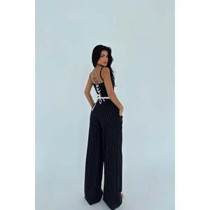 Mono a Rayas Negro para Mujer, Traje Elegante con Pantalón - Product Image 1