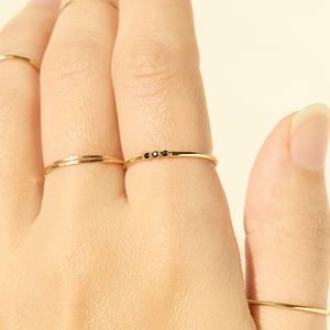 Gemnel Mini Black Diamond <span class=keywords><strong>Petite</strong></span> Fairy <span class=keywords><strong>Light</strong></span> Band Bague fine empilable en argent sterling 925 Bijoux fins - Product Image 5