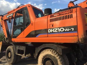 Excavatrice à roues utilisée par bonne qualité Doosan DH210W pour la route maintenue et le terrassement - Product Image 6