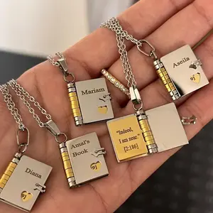 Duoying Collier pendentif livre personnalisé Nom gravé Date Chaîne réglable en acier inoxydable