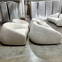 Canapé d'événement en forme de U, une place, en tissu de lin blanc, élégant, moderne et minimaliste, pour mariage