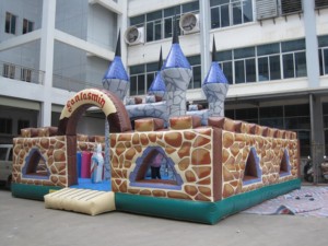 Structure de jeu gonflable Fun City & Castle, matériau PVC écologique, usage commercial, capacité 800 kg, 12 personnes - Product Image 3