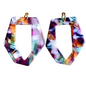 Boucles d'oreilles créoles tendance en résine noire, qualité supérieure, acrylique vintage, bijoux fantaisie mignons et originaux pour femme, idéales pour un anniversaire - Product Image 5
