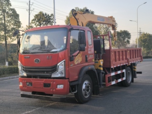 Grúa hidráulica articulada estable montada en camión, 6 toneladas, chasis RHD para el mercado del sudeste de África - Product Image 2