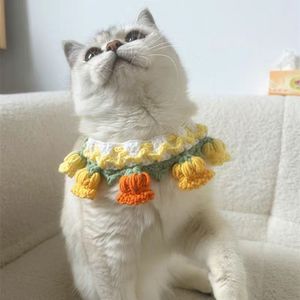 Baberos tejidos para mascotas con diseño de flores de orquídea, lindos pañuelos para gatos y perros, calentadores de cuello y accesorios para fotos. - Product Image 2
