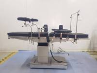 Table d'opération ophtalmique électrique MT MEDICAL avec panneau de lit HPL et tête de lit rotative pour la chirurgie faciale