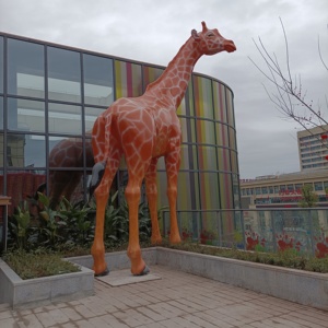 Scultura di Giraffa a Grandezza Naturale in Fibra di Vetro Dipinta a Mano, Statua Animale Personalizzata per Decorazione di <span class=keywords><strong>Zoo</strong></span> e Parchi a Tema - Product Image 2