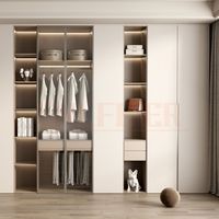 Système de dressing à logo personnalisé Armoire ouverte du sol au plafond avec combinaison d'armoires de rangement pour dressing et chambre à coucher