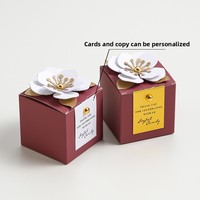 Boîte cadeau de mariage rose poudré au design floral carré créatif pour bonbons de mariage et emballage de fiançailles
