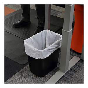 Sacs poubelles industriels blancs Boardwalk de 16 gallons, 0,5 mil, 24 x 32, 500/carton, faible densité linéaire pour sacs à déchets domestiques - Product Image 3