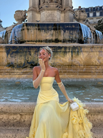 Robe longue plissée élégante sans bretelles avec corset, ourlet large à fleurs 3D et dos lacé, idéale pour les soirées et événements formels – Vente en gros, couleur jaune