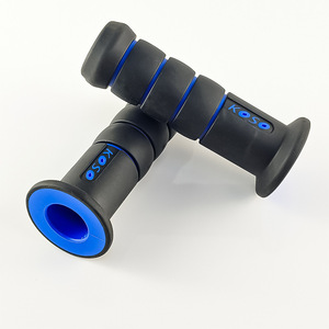 Poignées de guidon de moto Koso, caoutchouc bicolore bleu noir avec logo pour accessoires de vélo et de scooter - Product Image 1