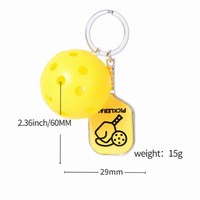 Porte-clés mini tendance en métal imitation balle de pickleball, ornement de mode pour les passionnés de sport et les enfants – Vente en gros usine
