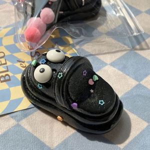 Zapatos de descompresión de alta calidad con orificios, juguetes divertidos de descompresión con diseño de pinza, juguetes de TPR al por mayor - Product Image 2