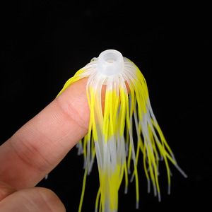 Esca Artificiale da <span class=keywords><strong>Pesca</strong></span> 70mm 88 Shares con Testa in Piombo e Gonna in Silicone per Bass - Product Image 3