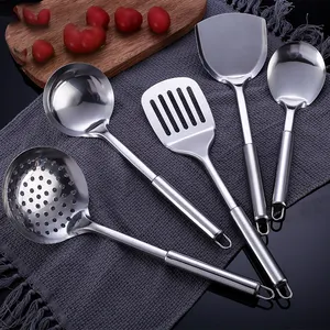 Venta caliente Accesorios de cocina 5 piezas Utensilios de cocina Juego de cocina Tarjeta de crédito de acero inoxidable Utensilios de madera Colorido Mordern