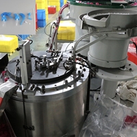 Machine d'assemblage automatique de pompes à lotion PLC avec pressage de bouchons en plastique et test de tenue pour emballages cosmétiques 4 kW