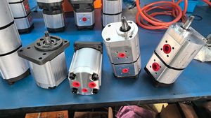 Pompe hydraulique OEM WP 962 WP300B WP03B WP09A WP15A WP12A série 9627931000 WP09A2 1802267 Pompe à engrenages pour finisseur Fuge - Product Image 3